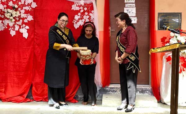 Hadiri Gebyar PAUD se-Leitimur Selatan, Ini Pesan Maya Lewerissa 2 Bunda Maya Gebyar PAUD Se Leitimur Selatan2