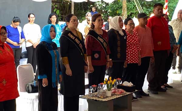 Hadiri Gebyar PAUD se-Leitimur Selatan, Ini Pesan Maya Lewerissa 3 Bunda Maya Gebyar PAUD Se Leitimur Selatan3