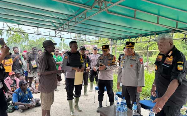 Ke Kapiraya dan Dialog dengan Masyarakat, Ini Harapan Kapolda Papua Tengah-Bupati Mimika 2 Bupati JR Kapolda PT Kunjugi Kapiraya2