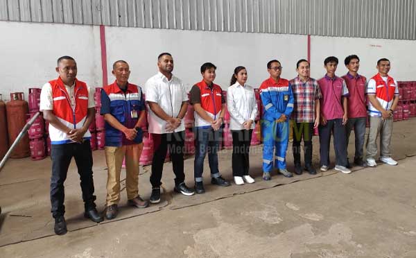 Sidak SPBU dan Agen, Cheroline Makalew Pastikan Stok BBM-Gas Aman di Bulan Ramadhan 3 Cheroline Makalew Sidak SPBU dan Agen3