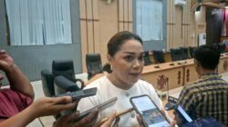 Komisi II DPRD Kota Ambon Gelar RDP Sikapi Polemik 2 Sekolah 2 Dessy K Hallauw Polemik 2 SD di Ambon