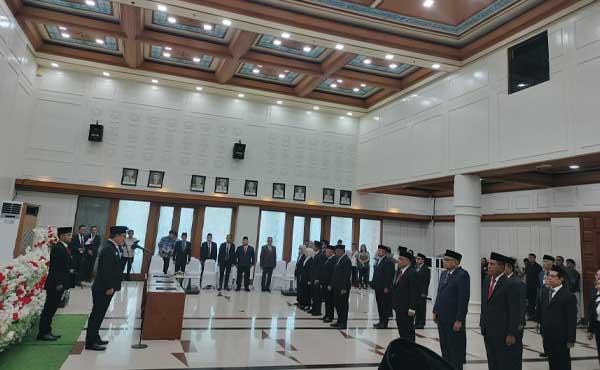 Gub HL Lantik 21 Pejabat Pemprov Mal