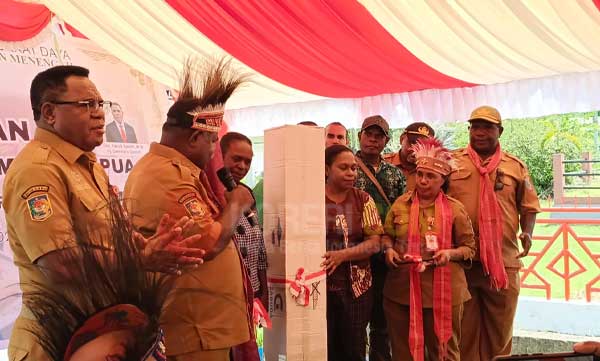 Resmi Pasar Mama Papua dan Bantu Pelaku UMKM OAP, Gubernur PBD Ingatkan Ini 2 Gub PBD resmi Pasar Mama2 Papua2