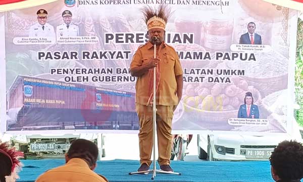 Resmi Pasar Mama Papua dan Bantu Pelaku UMKM OAP, Gubernur PBD Ingatkan Ini 3 Gub PBD resmi Pasar Mama2 Papua3