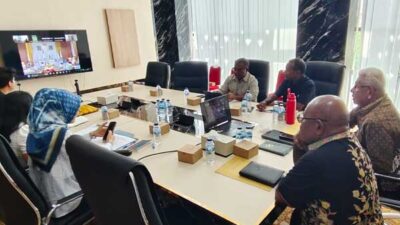 Gubernur Meki zoom meeting dgn Pemkab MIMIKA dan Deiyai
