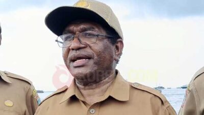 Fokus Percepatan Rujukan: Pusling Perairan Siap Tunjang Layanan CC 119 di PBD 28 Plt. Kepala Dinas Kesehatan, Pengendalian Penduduk, dan Keluarga Berencana Provinsi Papua Barat Daya , dr. Yan Pieter Kambu, Sp.OG-KFer/Foto : Suzan