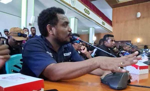 Suara Keras GKI dan Masyarakat Biak–Supiori Tolak Perampasan Tanah Adat 4 LBH KYADAWUN Biak Demo Damai2