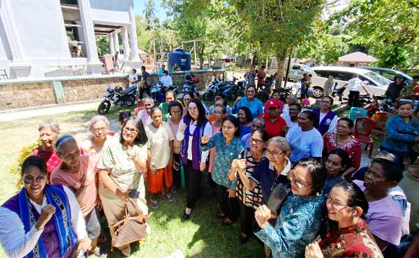 Kunjungi 2 Posyandu di Kecamatan Nusaniwe, Lisa Wattimena Ingatkan Ini 2 Lisa Wattimena Kunker 2 Posyandu Nusaniwe2