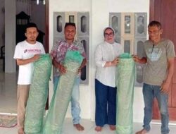 Legislator DPRD Maluku Bantu 3 Karpet Sholat di Masjid Nuruddin Lorong Putri
