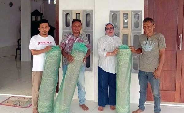 Nita bin Umar Bantu 3 Karpet Sholat