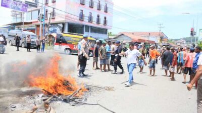 Polda Papua Barat Hentikan Aksi Premanisme di Perempatan Sanggeng Manokwari 33 Polda PB Hentikan Aksi Premanisme di Per4an Sanggeng