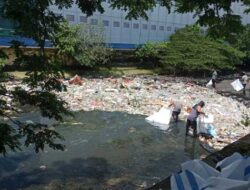 Wali Kota Ambon Soroti Tumpukan Sampah di Sungai Waitomu, Begini Responnya