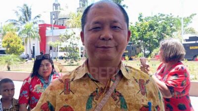Alex Welerubun Kadis Pendidikan Mimika