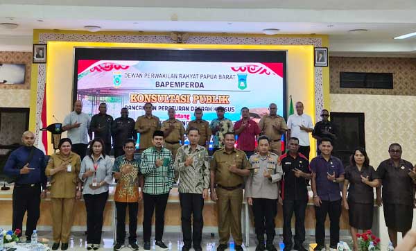 Bapemperda DPRP PB Konsultasi Publik di Wondama, Kantongi 3 Masukan Penting 2 Bapemperda DPRP PB Tim Wasior Kons Publik2