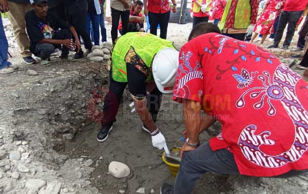Bupati JR Batu Pertama Gedung Tionghoa