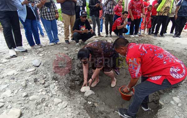 Bupati Rettob: Pembangunan Gedung Tionghoa Disiapkan Jadi Ikon Baru Mimika 2 Bupati JR Batu Pertama Gedung Tionghoa2