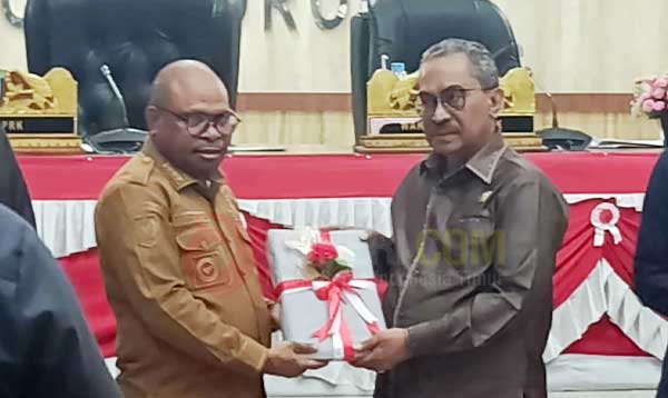 DPRD Kota Sorong Gelar Paripurna Penyerahan LKPJ 2025 1 DPRD Kota Sorong Paripurna Penyerahan LKPJ 2025