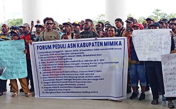Forum Peduli ASN Mimika Demo Tolak Hasil Rolling Jabatan, Ini Isi Tuntutnya 2 Demo ASN Mimika Tolak Rolling Jabatan2