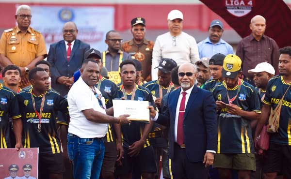 Liga 4 Zona Papua Tengah Resmi Ditutup, Pemerintah Komitmen Bina Generasi Muda 2 Gub Meki Tutup Liga 4 Zona Papua Tengah2