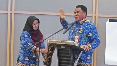 Pemprov PBD Dukung Gagasan Kemenhut Bentuk KKMD, Penting Jaga Wilayah Pesisir 24 Pj Sekda Yakob Kareth Membuka Rapat Kerja Pembentukan Kelompok Kerja Mangrove Daerah (KKMD) di Swissbel Hotel Sorong, Kamis (5/3/2026)/Foto: Suzan