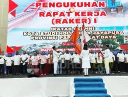 Gubernur Elkam Dikukuhkan Jabat Ketum IKA Hollandia PBD: Bangun Tanah Papua
