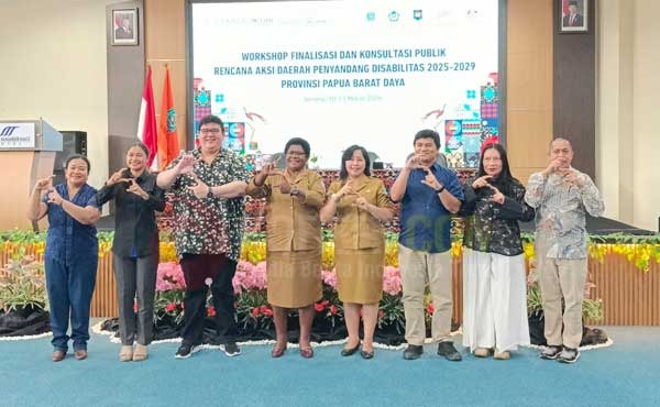 Workshop Finalisasi dan Konsultasi publik Rencana Aksi Daerah (RAD) Penyandang Disabilitas Tahun 2025–2029 di Hotel Royal Mamberamo Sorong//Foto : Suzan