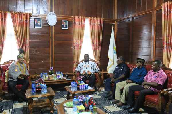 Pertemuan Silaturahmi Kapolda Papua Barat Brigjen Pol. Alfred Papare,S.I.K dengan MRP Provinsi Papua Barat di kantor MRP PB, Jumat (13/3/2026). Foto/ Ist