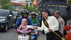 Duta Humas Polda Papua Berbagi Takjil, Pererat Kedekatan Polri dan Warga 9 IMG 20260314 WA00072