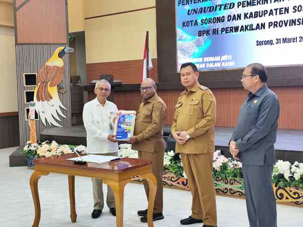 BPK Terima Dokumen LKPD Pemprov PBD, Kota dan Kabupaten Sorong Tahun 2025, Ini Harapan Gubernur 2 IMG 20260331 WA0031