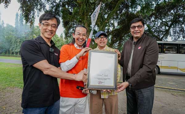 11 Jam Live TikTok Tanpa Putus Bareng Indosat, Dave Hendrik-Iwet Ramadhan Pecahkan Rekor MURI 2 INDOSAT Live Tiktok 11 Jam