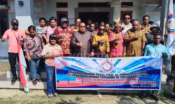 Kesbangpol PBD Terima Dokumen Ormas PKBF, Japsenang Apresiasi 2 Kesbangpol PBD Terima Dokumen Ormas PKBF2