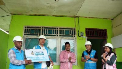 Sambut Ramadan Penuh Berkah, Insan PLN "Terangi" 35 Rumah Tangga di Tanah Papua 30 PLN Program LUTD 35 RT di Tanah Papua