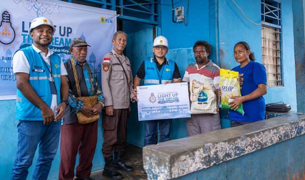 Sambut Ramadan Penuh Berkah, Insan PLN "Terangi" 35 Rumah Tangga di Tanah Papua 2 PLN Program LUTD 35 RT di Tanah Papua2