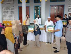 Pemkot Ambon Akhiri Safari Ramadan di Laha, Ratusan Paket Berkah Dibagikan