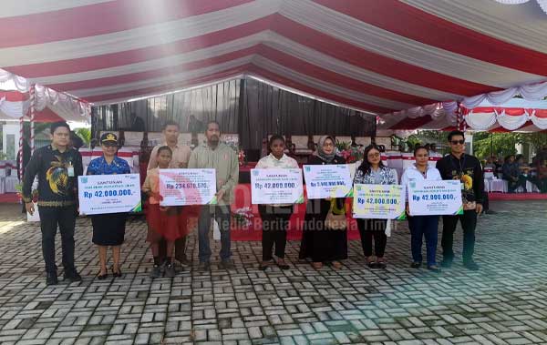 HUT ke 26: Pemkot Sorong-BPJS Ketenagakerjaan Santuni 5 Ahli Waris Penerima Manfaat 2 Pemkot Sorong BPJS TK Santuni 5 Ahli Waris2