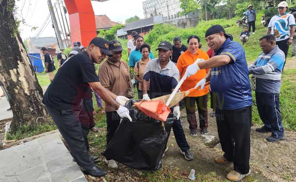 Pemkot Sorong HUT 49 Kp Klasaman Tanam Pohon