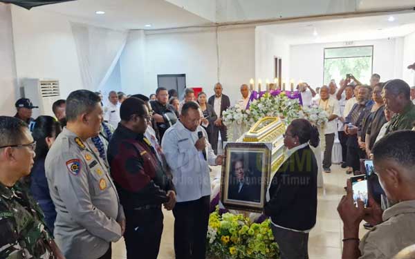 Pemprov PBD Gelar Penghormatan Terakhir bagi Tokoh Pemekaran Don Flassy 2 Pemprov PBD Lepas Almarhum Don Flassy2