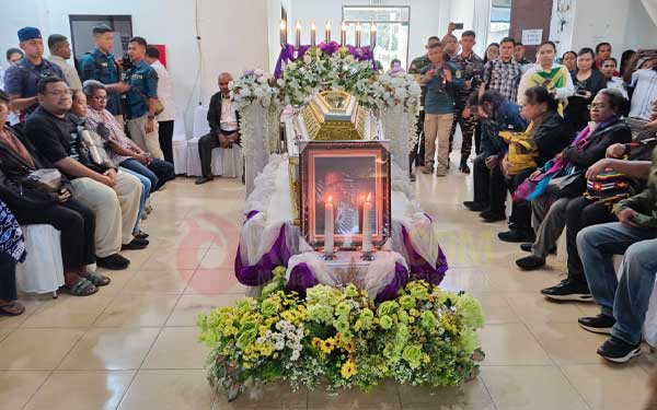 Pemprov PBD Gelar Penghormatan Terakhir bagi Tokoh Pemekaran Don Flassy 3 Pemprov PBD Lepas Almarhum Don Flassy3