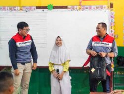 Setahun Danantara: Pertamina Bagi-bagi 2.000 Paket Sekolah Bagi Anak Papua