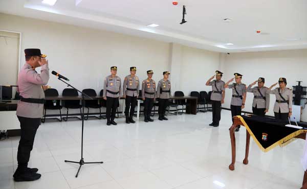 Polda PB Sertijab 2 Polwan OAP