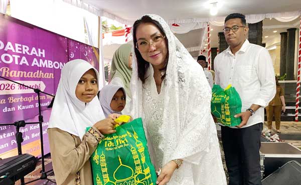 Organisasi Wanita Kota Ambon Gelar Bukber dan Berbagi Infaq, Ini Pesan Lisa Wattimena 2 TP PKK Ambon Cs Bukber di Kediaman Wali Kota2
