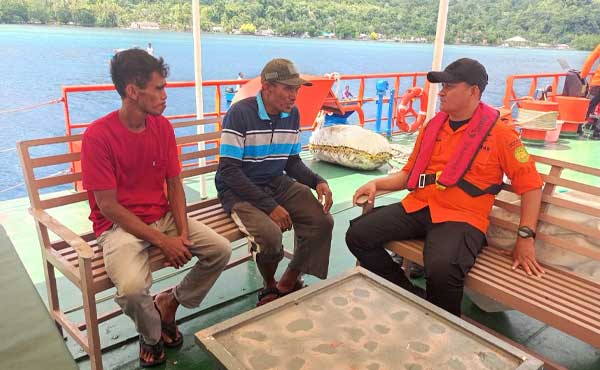 Hanyut Beberapa Hari, Tim SAR Gabungan Berhasil Evakuasi 2 Nelayan asal Sultra 1 Tim SAR Gab Evakuasi 2 Nelayan Sultra