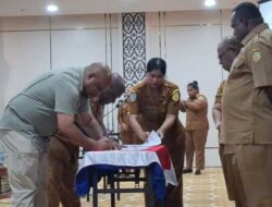 Pimpin Sertijab Pejabat Pemkab Mimika, Ini Pesan Wabup Kemong