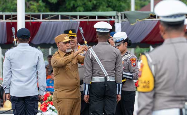 Wagub-Kapolda Papua Tengah Pimpin Apel, Ops Ketupat Noken 2026 Resmi Dimulai 2 Wagub PT Ops Ketupat Noken 2026