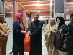 Wawali Ely-IPEMI Maluku Kembali Bagikan 270 Paket Makanan Sahur, Sasar 3 Masjid
