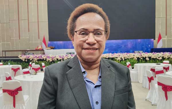HUT ke 26 Kota Sorong: 11 Pegawai RSUD Sele be Solu Borong Penghargaan Kesehatan 2 dr Susi P Jitmau Direktur RSUD Sele be Solu