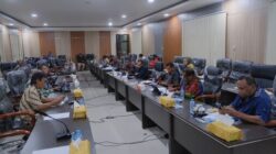 Kinerja Biro Hukum Setda PBD Diapresiasi, Pansus LKPJ Akan Rekomendasikan Ini 19 Pansus LKPJ RDP dengan Pejabat Eselon IV dan staf Biro Umum Setda PBD, Kamis (9/4/2026)/Foto: KENN