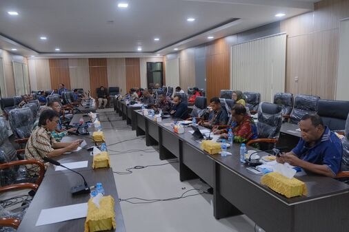 Pansus LKPJ RDP dengan Pejabat Eselon IV dan staf Biro Umum Setda PBD, Kamis (9/4/2026)/Foto: KENN