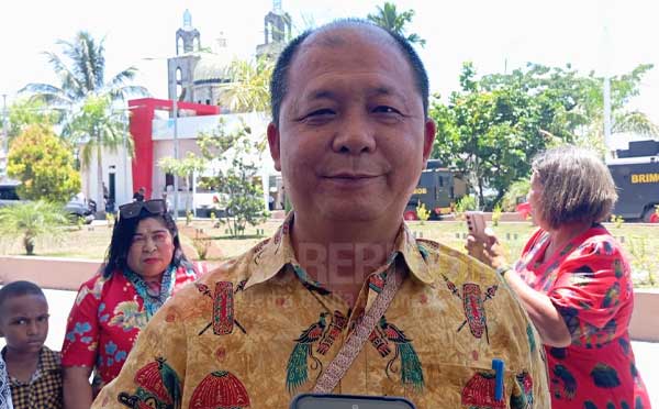 Alex Welerubun Kadis Pendidikan Mimika