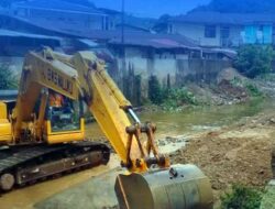 Antisipasi Banjir di Ambon, BWS Maluku Keruk Sedimentasi Sungai Way Batu Gajah